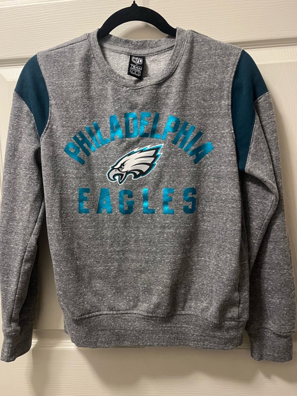 NFL Philadelphia Eagles Women’s Gray Crewneck w/Teal Accents. Size Sm. Go Birds!